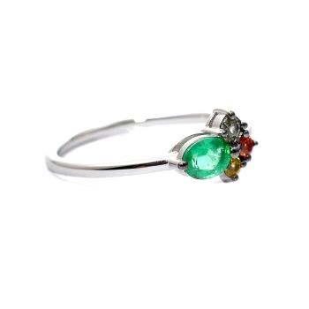 White gold ring with emerald 0.29 ct and colored sapphyre 0.16 ct