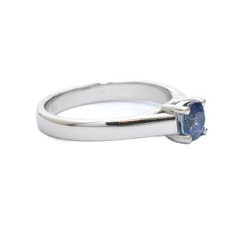 White gold ring with  blue topaz 0.78 ct