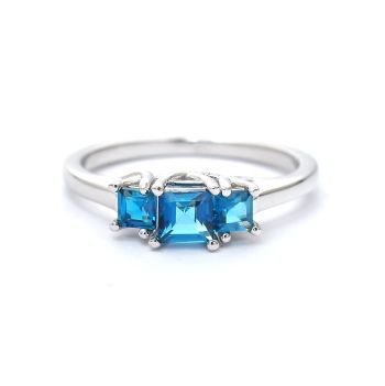 White gold ring with  blue topaz 0.76 ct