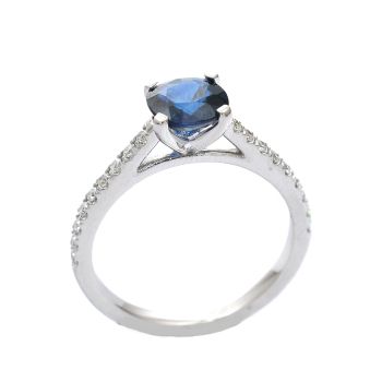 White gold ring with diamonds 0.21 ct and sapphyre 1.25 ct